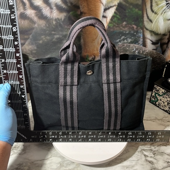 HERMES PM TOTE BAG IN VERY GOOD CONDITION. - Picture 10 of 14
